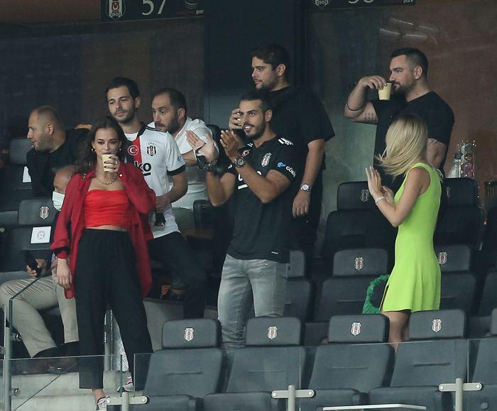 Beşiktaş taraftarı ile buluştu! Vodafone Park'a taraftar akını