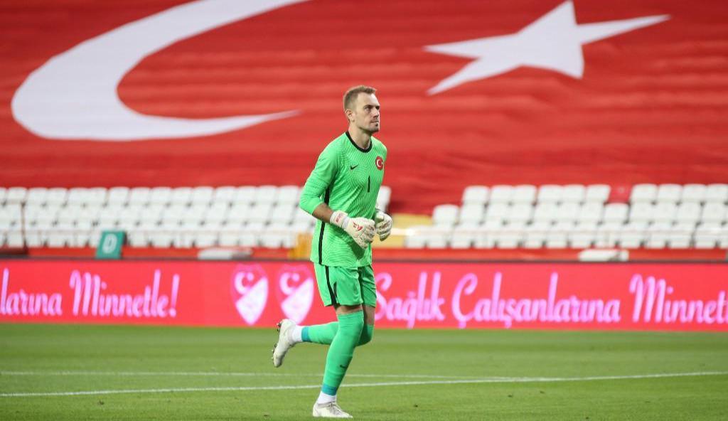 Son dakika | Beşiktaş, Mert Günok transferini bitirdi!