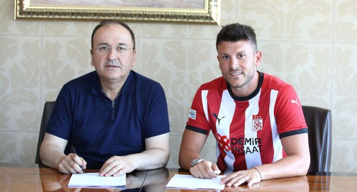 Süper Lig'de biten transferler! 2021/22 sezonu öncesi atılan imzalar
